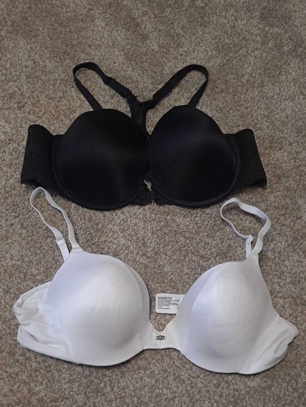 vassarette Black and White Convertible T-Shirt Bras Duo
